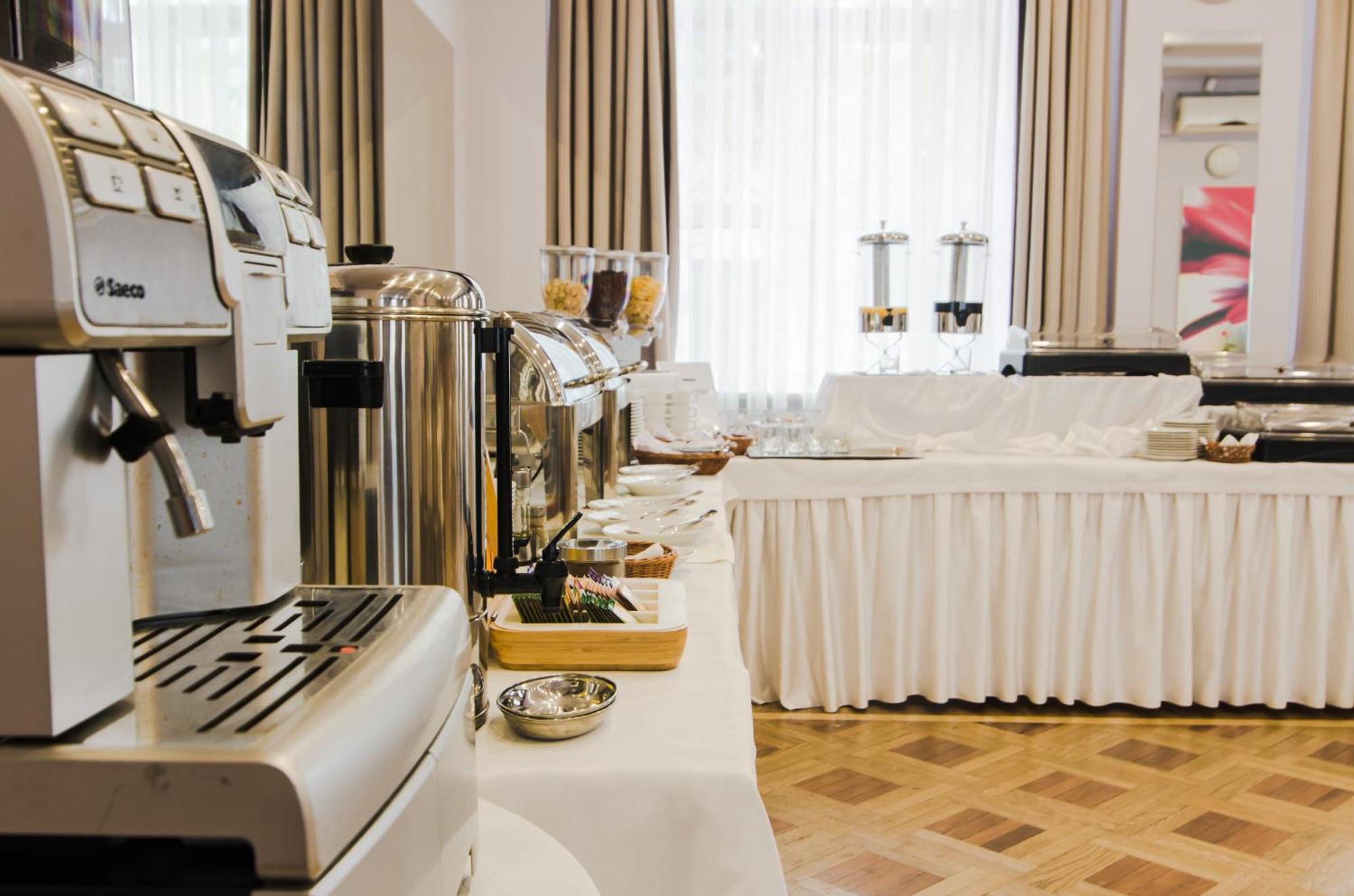 Hotel Lazienkowski Warszawa Exteriör bild